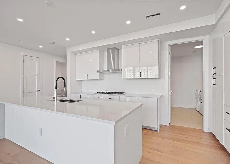 2425 Peachtree Rd #1402