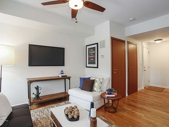 3rd image of 6417 N Greenview Ave APT 3E