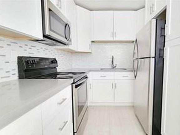 2nd image of 930 N 14th Ct APT 9