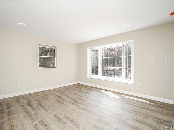 3rd image of 613 Oak Terrace