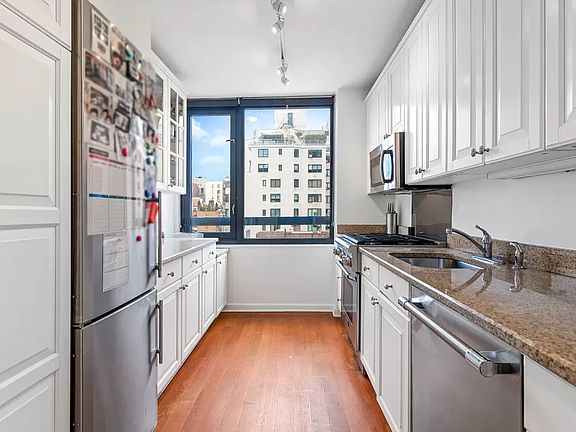 3rd image of 171 E 84th St APT 11G