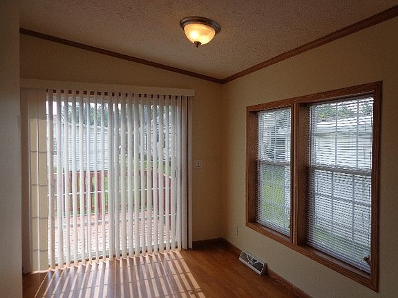 Breakfast Nook overlooking Deck