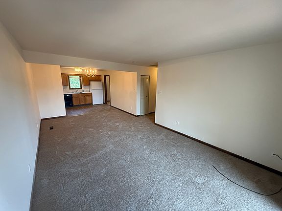 2nd image of 818 Cambridge Cir #20149DB36