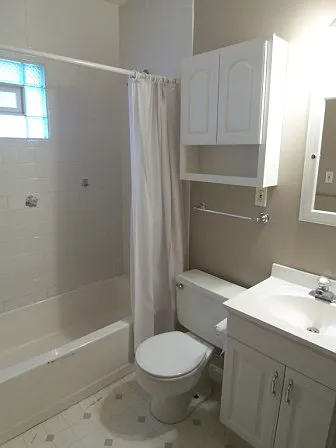 2 bed, 1000 sqft, $1,300 — Photo 2