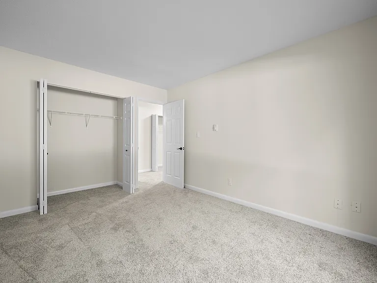 2900 W War Memorial Dr — Photo 9