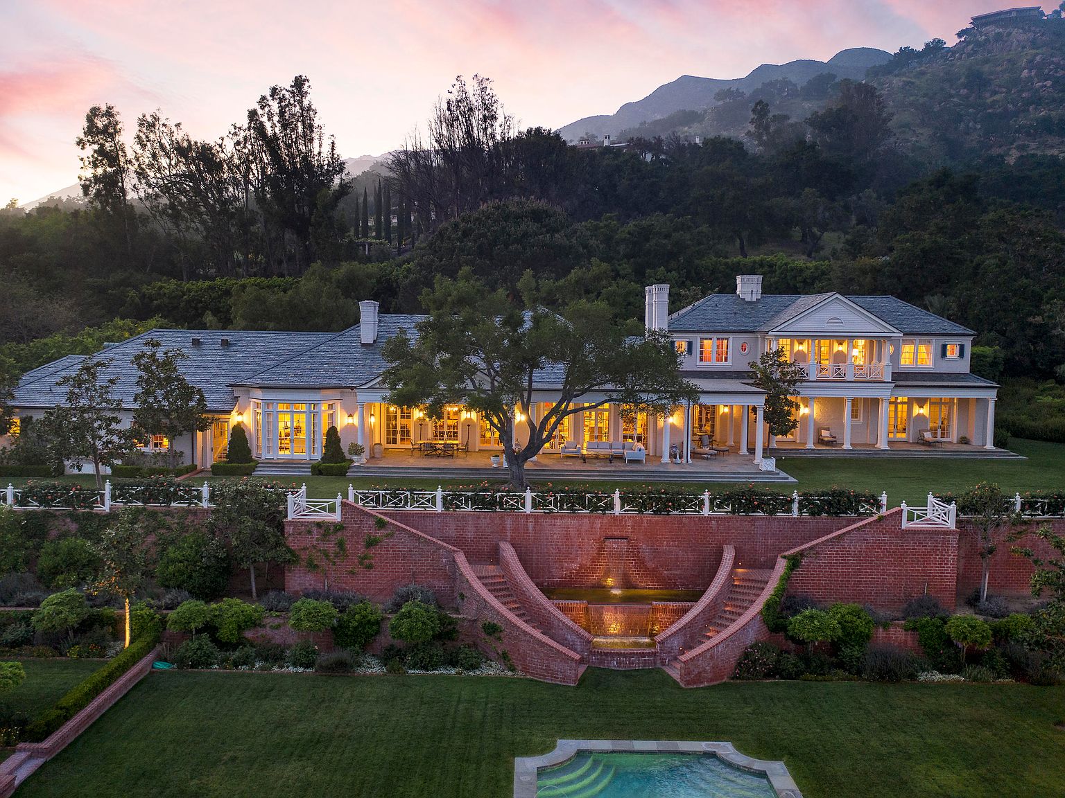 ヤヨマウンテンビュー 1368 E Mountain Dr, Santa Barbara, CA 93108 | Zillow