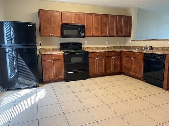 5th image of 136 Whitestone Dr NE