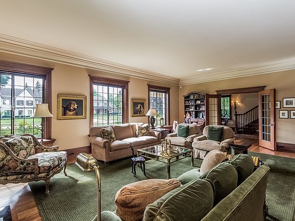 3rd image of 26 Lochmoor Blvd