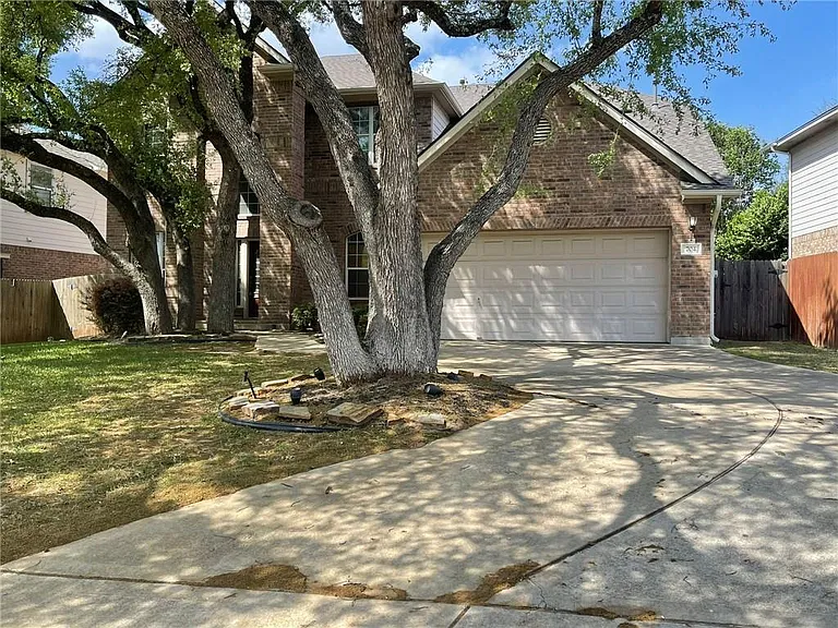 704 S Frontier Ln — Photo 1