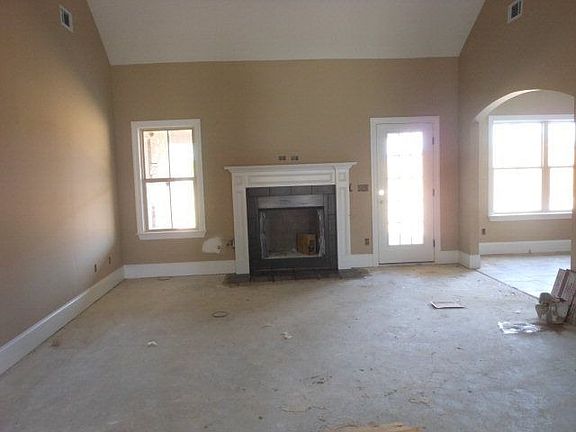 4th image of 717 Wickham Dr