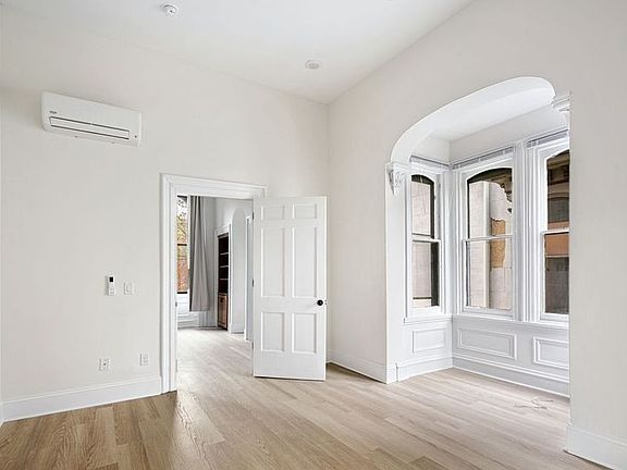 5th image of 1913 Wallace St #8