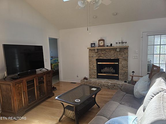 3rd image of 106 Lafayette Pt