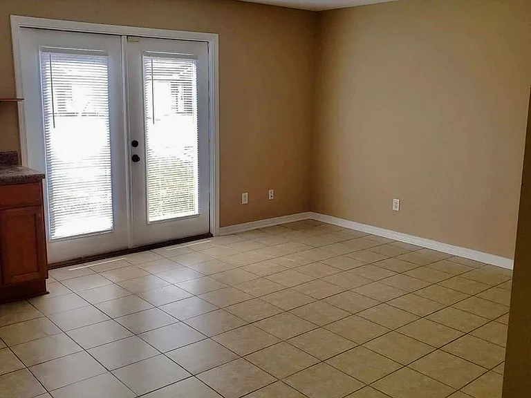 242 Callaway Chase Ln — Photo 2