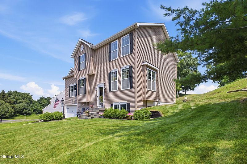 3rd image of 34 Lindsay Drive