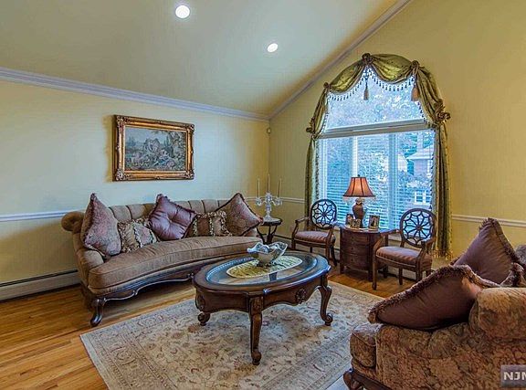 3rd image of 512 Highridge Ave