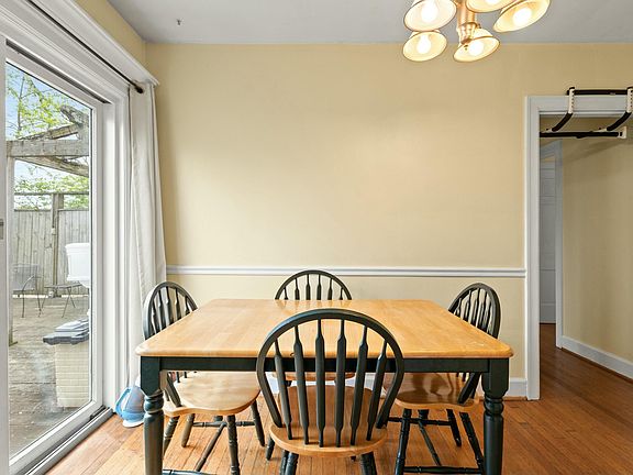 4th image of 202 Westwood Ct