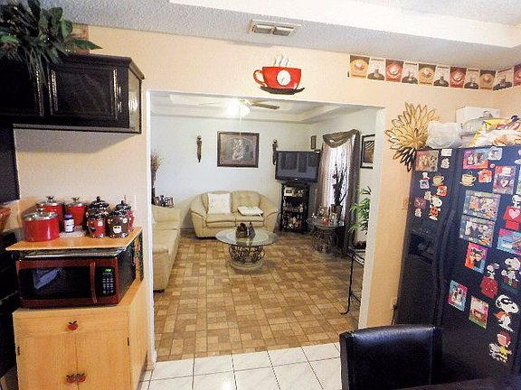 3rd image of 612 Royal Palm St