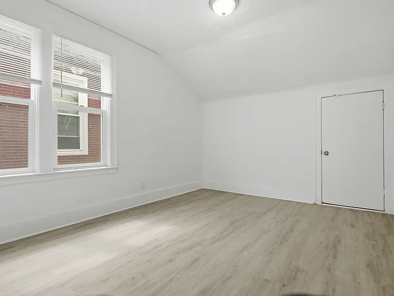 5045 Fairview St — Photo 9