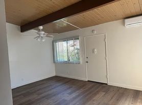 1631 N Allen Ave, Bungalow