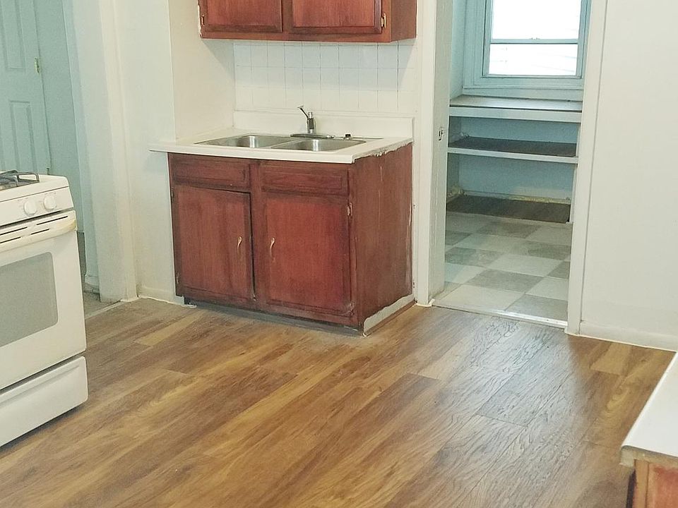 2nd image of 719 S Aberdeen St Fl 2