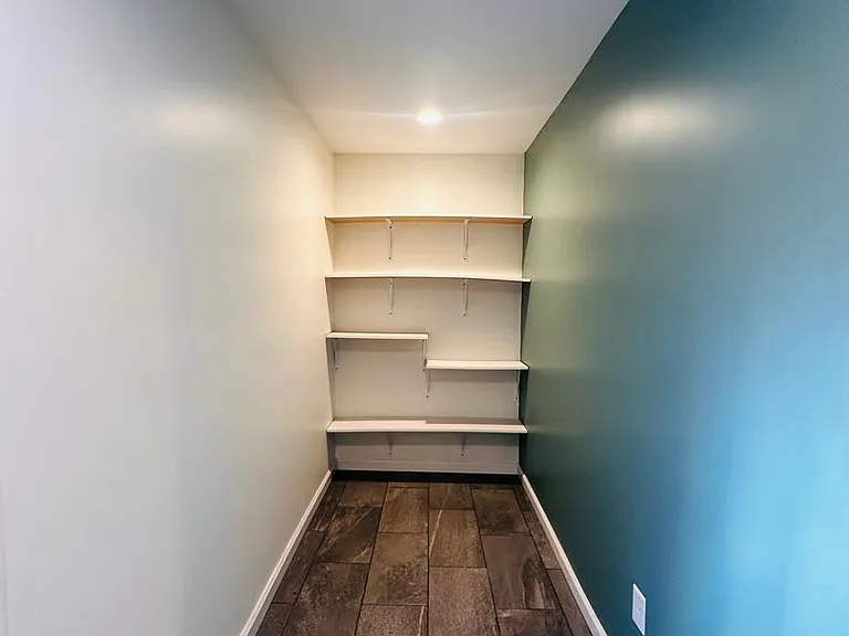 506 E Ormsby Ave — Photo 13