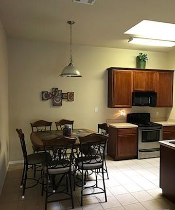 5th image of 1702 Poinsettia Blvd