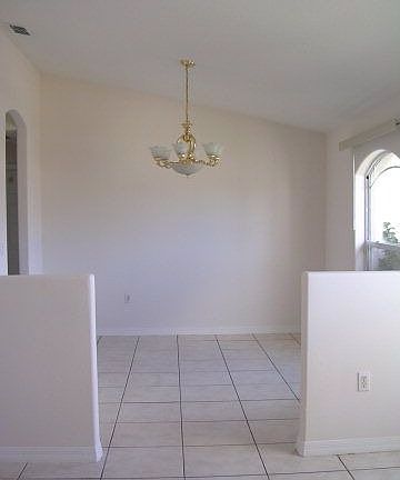 5th image of 21 Roxton Ln