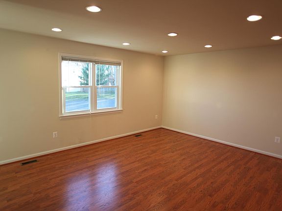 5th image of 1316 Bayshire Ln