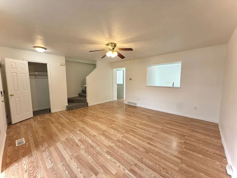 533 S 450 E — Photo 3