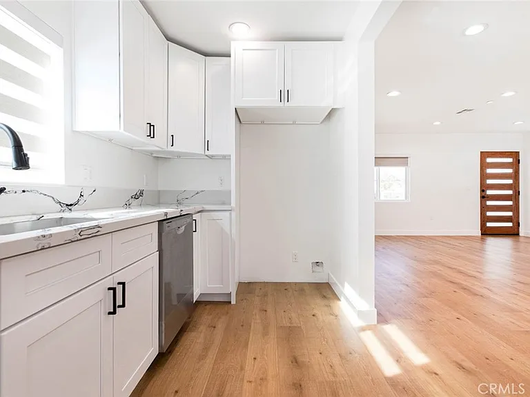12340 Lull St — Photo 12