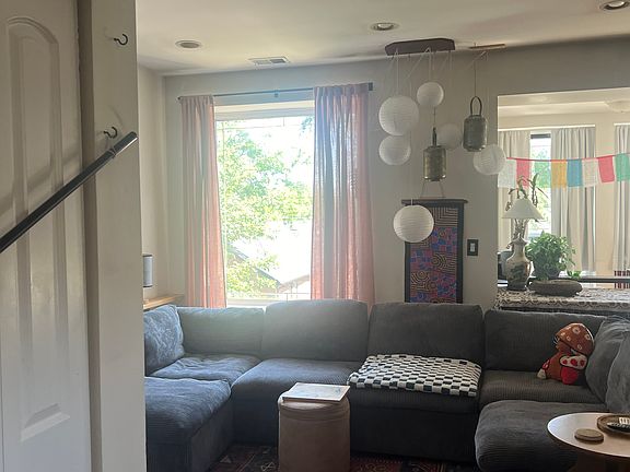 2nd image of 2706 W Evergreen Ave APT 3