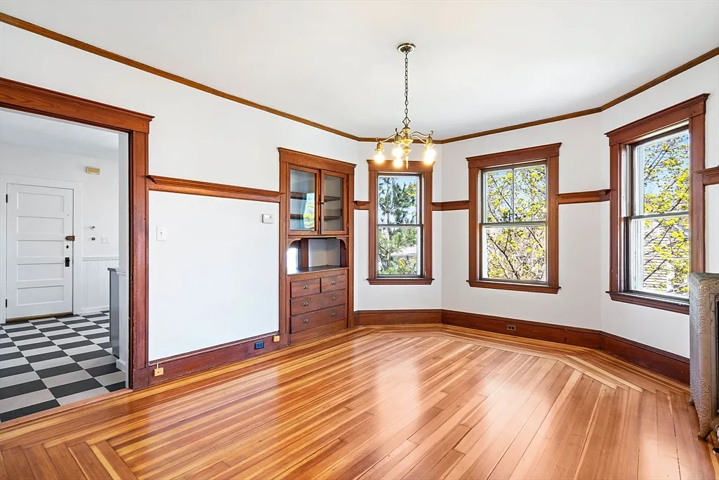 2 bed, 1.0 bath, 1341 sqft, $3,700 — Photo 4