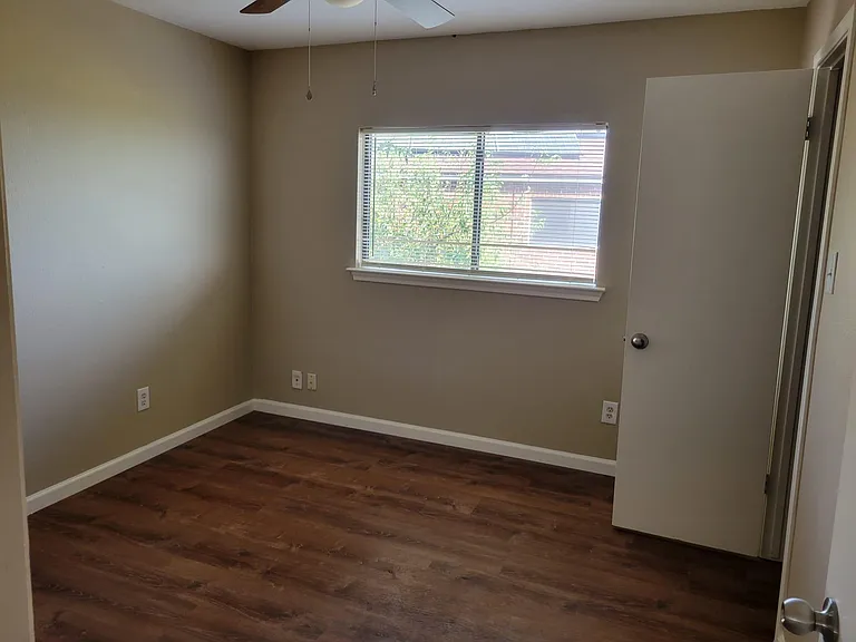 3037 Hill St — Photo 16