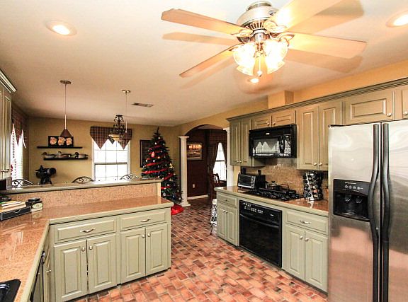5th image of 415 Cedar Tree Dr