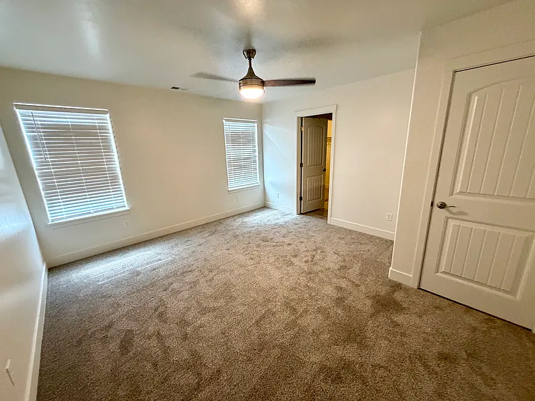 579 Redwing Ln — Photo 23