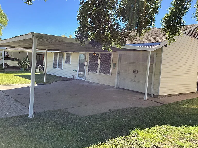 3118 Grant St — Photo 2