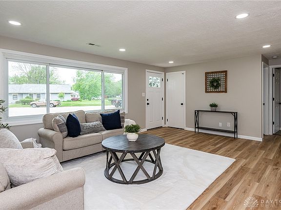 3rd image of 3838 Saranac Cir