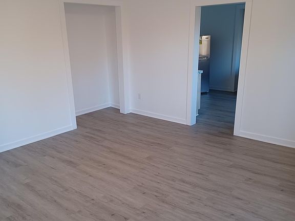 2nd image of 894 Monroe St #894