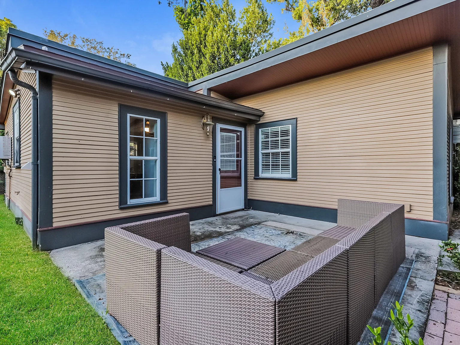 927 East Shadowlawn Avenue B - B — Photo 4