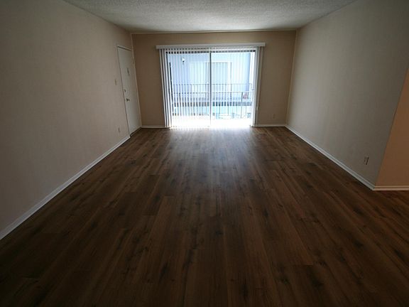 3rd image of 201 N La Peer Dr Unit 205