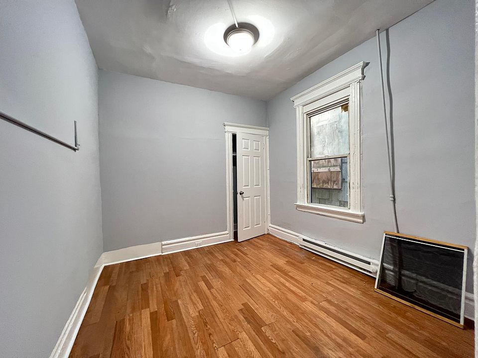 2nd image of 634 Grove St #1B
