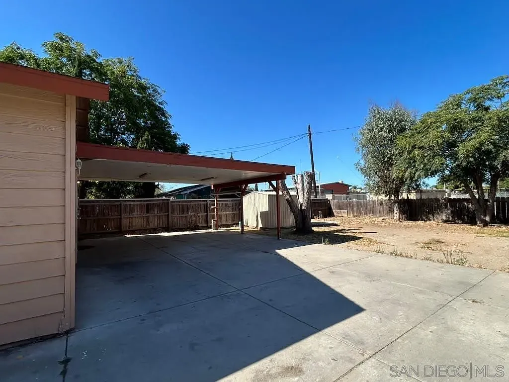 5 bed, 2.0 bath, 1566 sqft, $5,500 — Photo 4