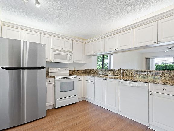 3rd image of 275 Palm Ave APT A101