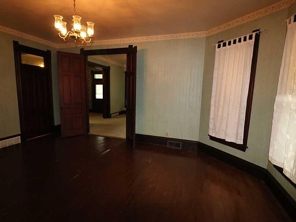 Parlor/Piano room