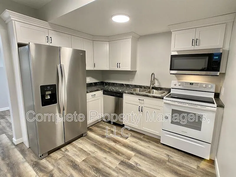 930 S Broadway Ave #3