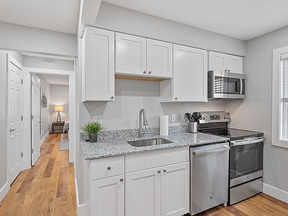 5th image of 4014 Longford Dr APT 4