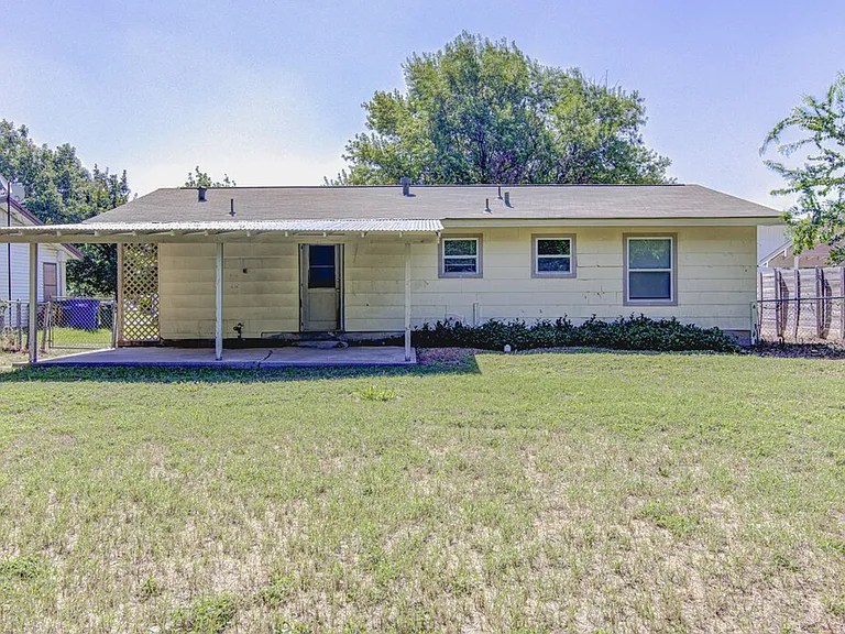 8406 Burrell Dr — Photo 22
