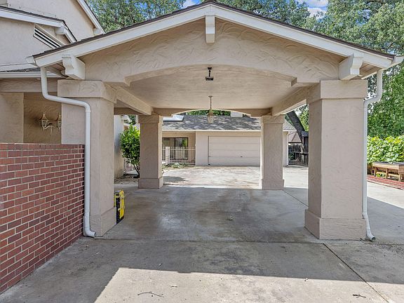 3rd image of 1409 W Beverly Drive