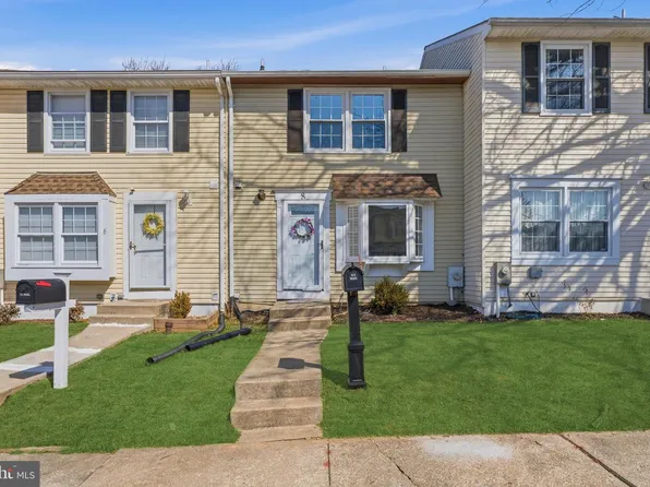 8 Bardia Ct, Rosedale, MD 21237