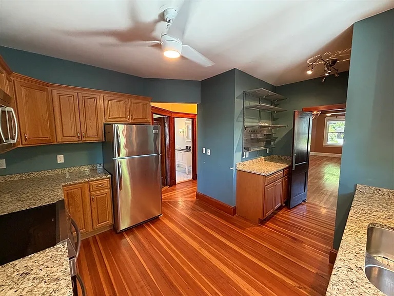 12-14 Warwick Rd #12 — Photo 2